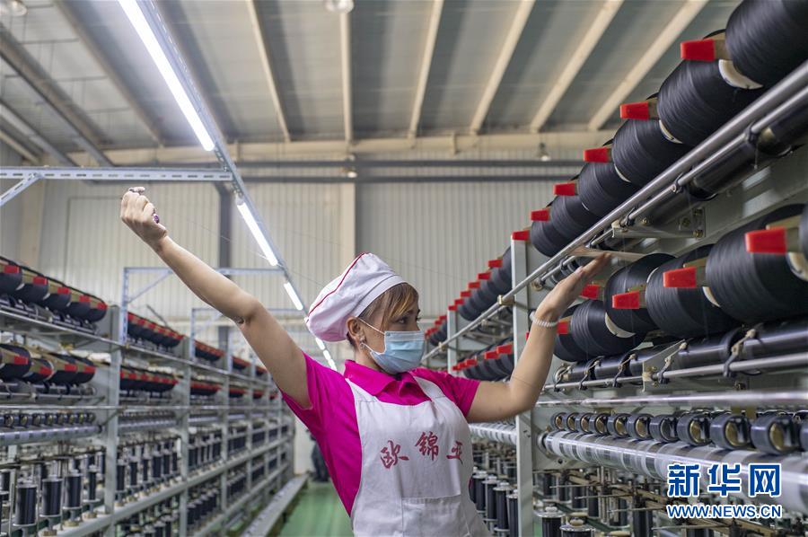 (新華全媒頭條·圖文互動)(8)新天地 新兒女 新奇跡——脫貧攻堅繪就新疆新圖景