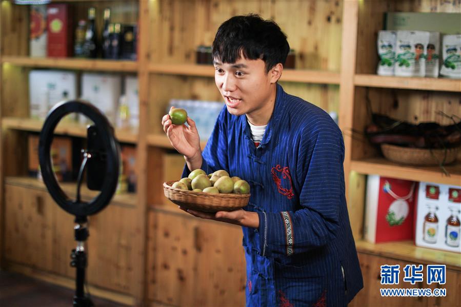 （在習近平新時代中國特色社會主義思想指引下——新時代新作為新篇章·習近平總書記關(guān)切事·圖文互動）（5）精準扶貧7年，十八洞村“長”出10余種新職業(yè)