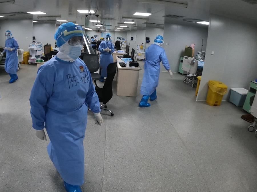 (抗疫先進(jìn)事跡·圖文互動(dòng))(4)“除了勝利,別無選擇!”——記“人民英雄”國家榮譽(yù)稱號(hào)獲得者、軍事科學(xué)院軍事醫(yī)學(xué)研究院研究員陳薇