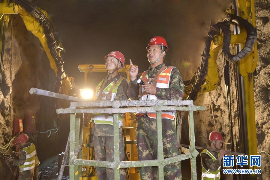 （代表委員履職·圖文互動）（1）把創新成果融入國防工程建設——全國人大代表沙子呷履職記