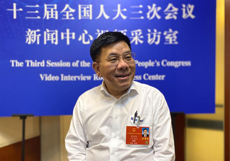 （兩會·熱點畫報）（9）代表委員建言統籌做好經濟社會發展工作