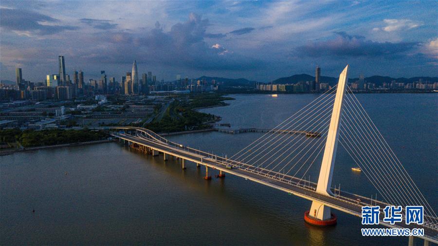 (在習(xí)近平新時代中國特色社會主義思想指引下——新時代新作為新篇章·習(xí)近平總書記關(guān)切事·圖文互動)(1)我家大門常打開——經(jīng)濟特區(qū)全方位對外開放故事