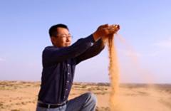 張應龍：“防沙”變“用沙” 沙漠結果實