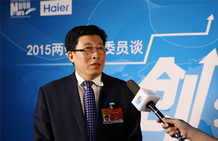 “面對(duì)這種新型的、農(nóng)業(yè)轉(zhuǎn)型的項(xiàng)目，政府各級(jí)部門(mén)也都在研究怎么落實(shí)，還有很多細(xì)節(jié)上的問(wèn)題。”