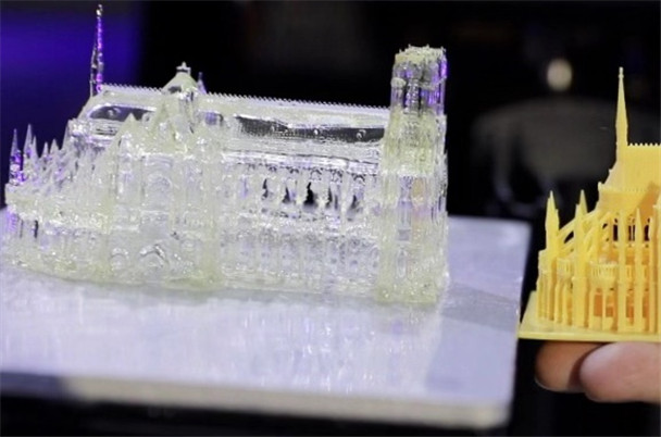 高效!精準(zhǔn)!現(xiàn)場體驗(yàn)超高速光固化3D打印機(jī)