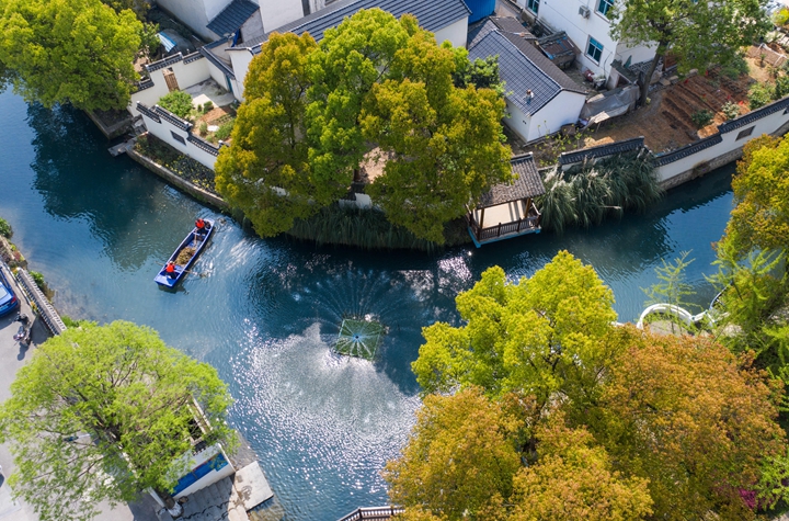 新華社評論員:堅(jiān)持"五個根本"，頂風(fēng)破浪前行