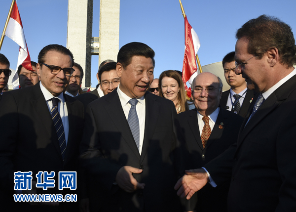 7月16日,國家主席習(xí)近平在巴西利亞會見巴西參議長卡列羅斯(前右)和眾議長阿爾維斯(前左)。 新華社記者 李學(xué)仁 攝 7月16日,國家主席習(xí)近平在巴西利亞會見巴西參議長卡列羅斯(前右)和眾議長阿爾維斯(前左)。 新華社記者 李學(xué)仁 攝