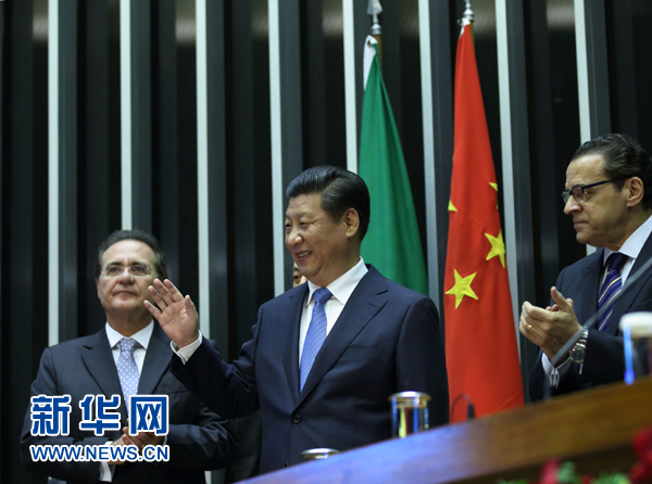 7月16日,國家主席習(xí)近平在巴西國會發(fā)表《弘揚傳統(tǒng)友好共譜合作新篇》的演講。 新華社記者 蘭紅光 攝 7月16日,國家主席習(xí)近平在巴西國會發(fā)表《弘揚傳統(tǒng)友好共譜合作新篇》的演講。 新華社記者 蘭紅光 攝