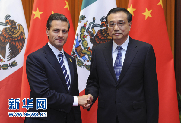 11月11日,國務院總理李克強在北京人民大會堂會見來華進行國事訪問并出席亞太經合組織第二十二次領導人非正式會議的墨西哥總統(tǒng)培尼亞。新華社記者張鐸 攝 11月11日,國務院總理李克強在北京人民大會堂會見來華進行國事訪問并出席亞太經合組織第二十二次領導人非正式會議的墨西哥總統(tǒng)培尼亞。新華社記者張鐸 攝