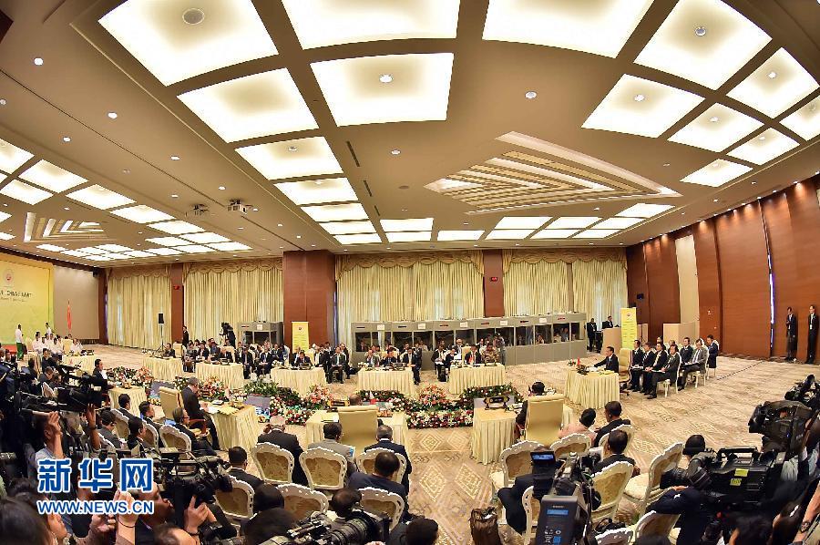 11月13日，中國國務(wù)院總理李克強在緬甸內(nèi)比都出席第17次中國－東盟（10+1）領(lǐng)導(dǎo)人會議。 新華社記者 李濤 攝