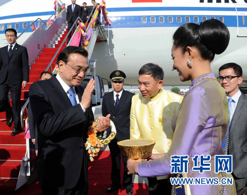 12月19日，中國國務院總理李克強抵達曼谷，出席大湄公河次區域經濟合作領導人第五次會議。新華社記者饒愛民攝