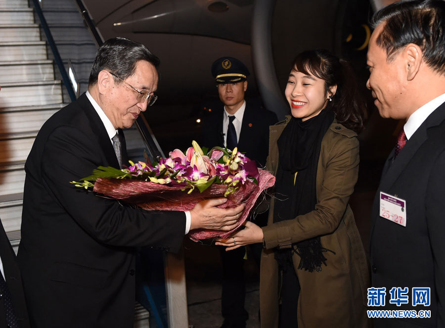 12月25日至27日，中共中央政治局常委、全國政協主席俞正聲對越南進行正式訪問。這是12月25日，俞正聲抵達河內，開始對越南進行正式訪問。 新華社記者馬占成攝