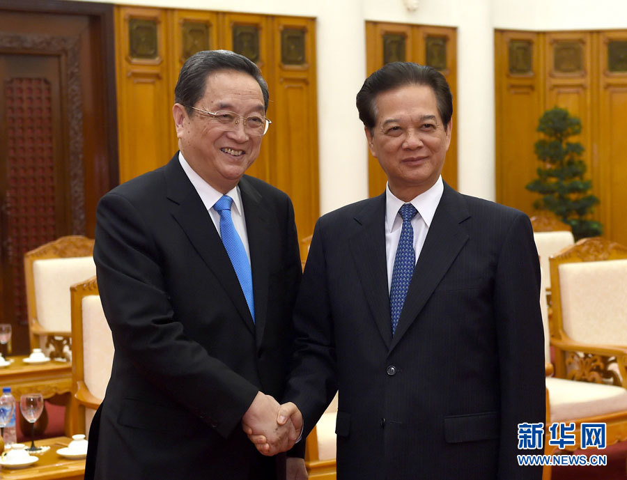 12月25日至27日，中共中央政治局常委、全國政協主席俞正聲對越南進行正式訪問。這是12月26日，俞正聲在河內會見越南政府總理阮晉勇。 新華社記者馬占成攝