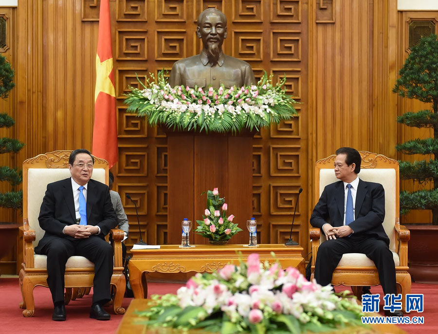 12月25日至27日，中共中央政治局常委、全國政協主席俞正聲對越南進行正式訪問。這是12月26日，俞正聲在河內會見越南政府總理阮晉勇。 新華社記者劉建生攝