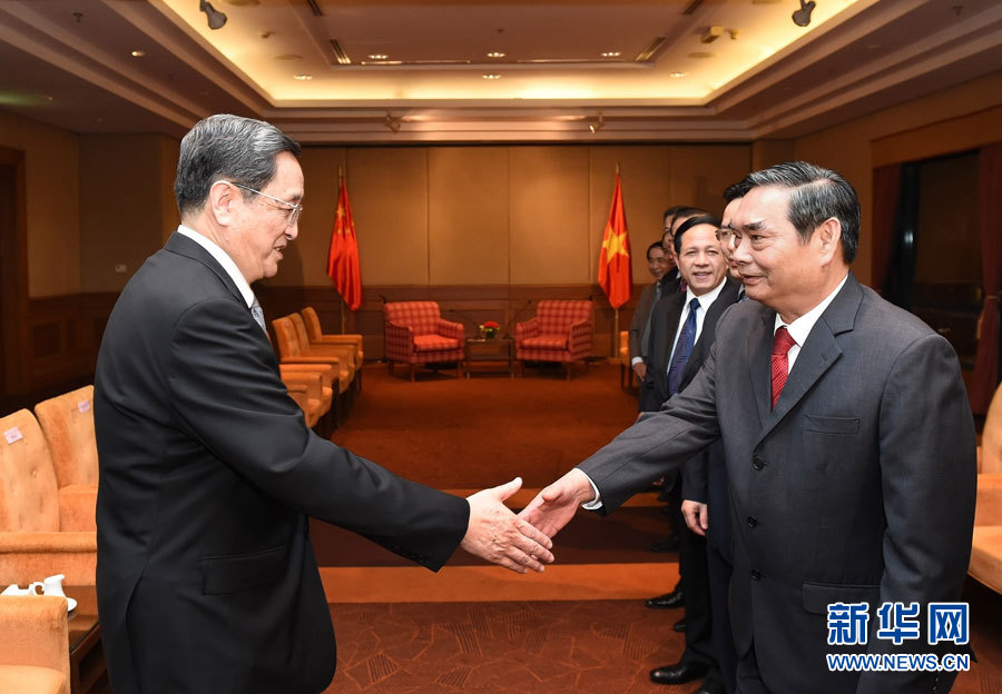 12月25日至27日，中共中央政治局常委、全國政協主席俞正聲對越南進行正式訪問。這是12月25日，俞正聲在河內會見越共中央書記處常務書記黎鴻英。 新華社記者劉建生攝