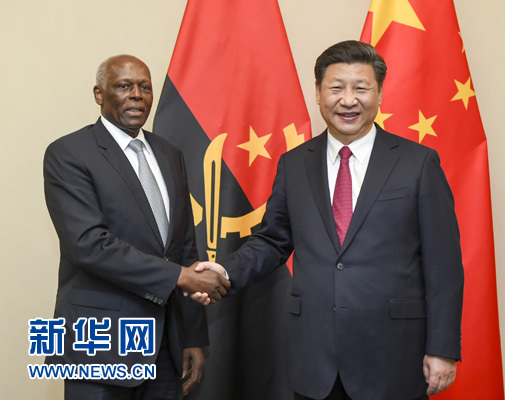 12月3日，國(guó)家主席習(xí)近平在約翰內(nèi)斯堡會(huì)見安哥拉總統(tǒng)多斯桑托斯。 新華社記者 謝環(huán)馳 攝