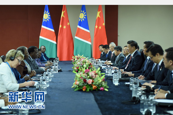 12月4日,國家主席習近平在約翰內斯堡會見納米比亞總統根哥布。 新華社記者 張鐸 攝 12月4日,國家主席習近平在約翰內斯堡會見納米比亞總統根哥布。 新華社記者 張鐸 攝