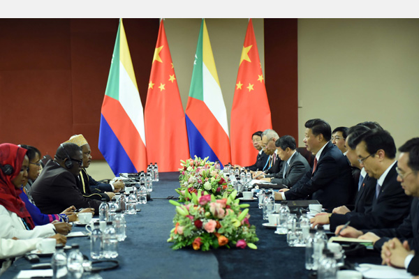 12月4日,國(guó)家主席習(xí)近平在約翰內(nèi)斯堡會(huì)見(jiàn)科摩羅總統(tǒng)伊基利盧。 新華社記者 張鐸 攝
12月4日,國(guó)家主席習(xí)近平在約翰內(nèi)斯堡會(huì)見(jiàn)科摩羅總統(tǒng)伊基利盧。 新華社記者 張鐸 攝