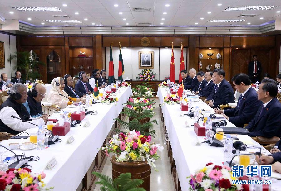 10月14日,國家主席習近平在達卡同孟加拉國總理哈西娜舉行會談。 新華社記者劉衛兵攝 10月14日,國家主席習近平在達卡同孟加拉國總理哈西娜舉行會談。 新華社記者劉衛兵攝