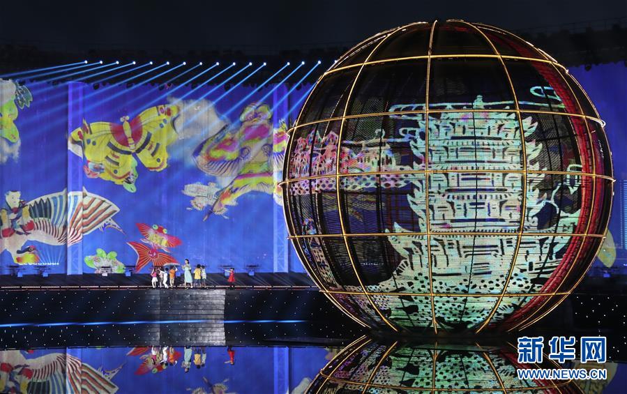 (新華全媒頭條·上合青島峰會(huì)·圖文互動(dòng))(3)攜手前進(jìn),開啟上合發(fā)展新征程 ——習(xí)近平主席主持上合組織青島峰會(huì) 并舉行系列活動(dòng)紀(jì)實(shí)