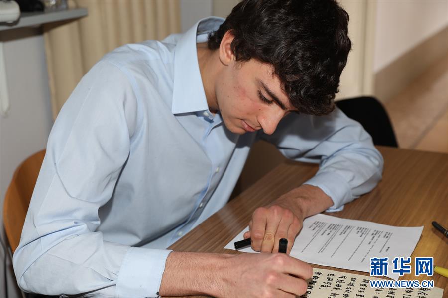 (國際·出訪配合·圖文互動)(4)通訊:我們的夢想里一定有中國——意大利羅馬國立住讀學校師生熱議習近平主席回信