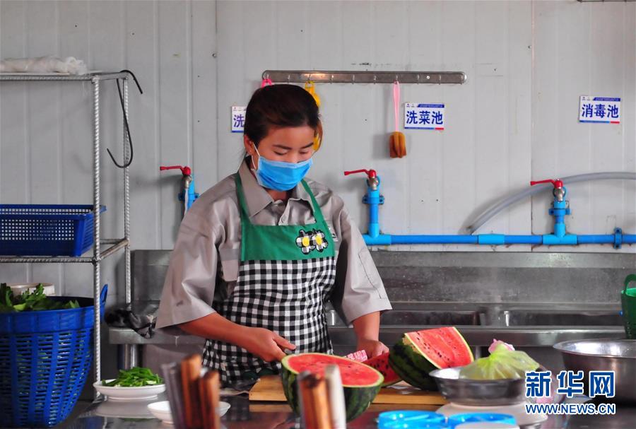 (國際·“一帶一路”高峰論壇·圖文互動)(4)老撾村民的夢想在中老鐵路上延伸