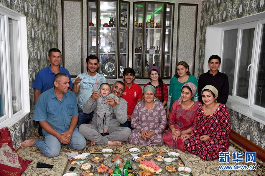 (國際·圖文互動)(2)通訊:“學習中文為我帶來意想不到的發展機遇”——記一名“90后”塔吉克斯坦青年的圓夢之路