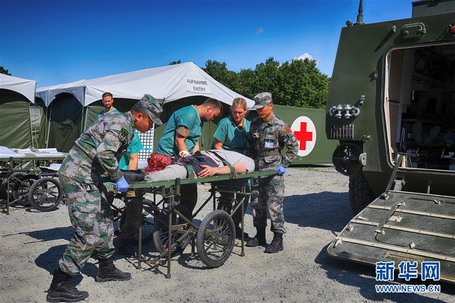 (國際·圖文互動)(6)“共同的理念,讓合作更深入更順暢”——走進(jìn)中德“聯(lián)合救援-2019”衛(wèi)勤實兵聯(lián)合演習(xí)德方野戰(zhàn)二級醫(yī)院