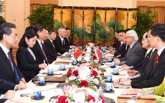 習近平會見新加坡總統陳慶炎