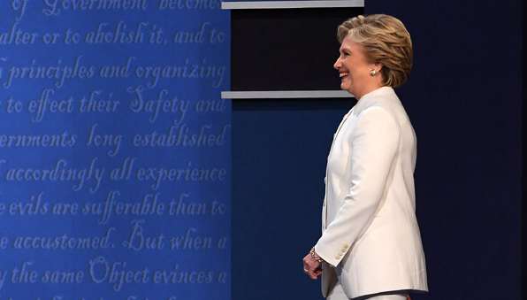 “郵件門”發酵:希拉里的“水門丑聞”還是FBI非法干政?