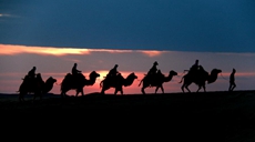 甘肅敦煌:大漠晨光景如畫(huà)