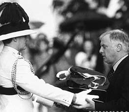 英國(guó)插手香港事務(wù) 意欲何為？