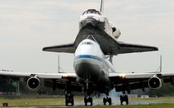 發(fā)現(xiàn)號(hào)航天飛機(jī)“最后一飛”前往博物館 數(shù)千人到場送行